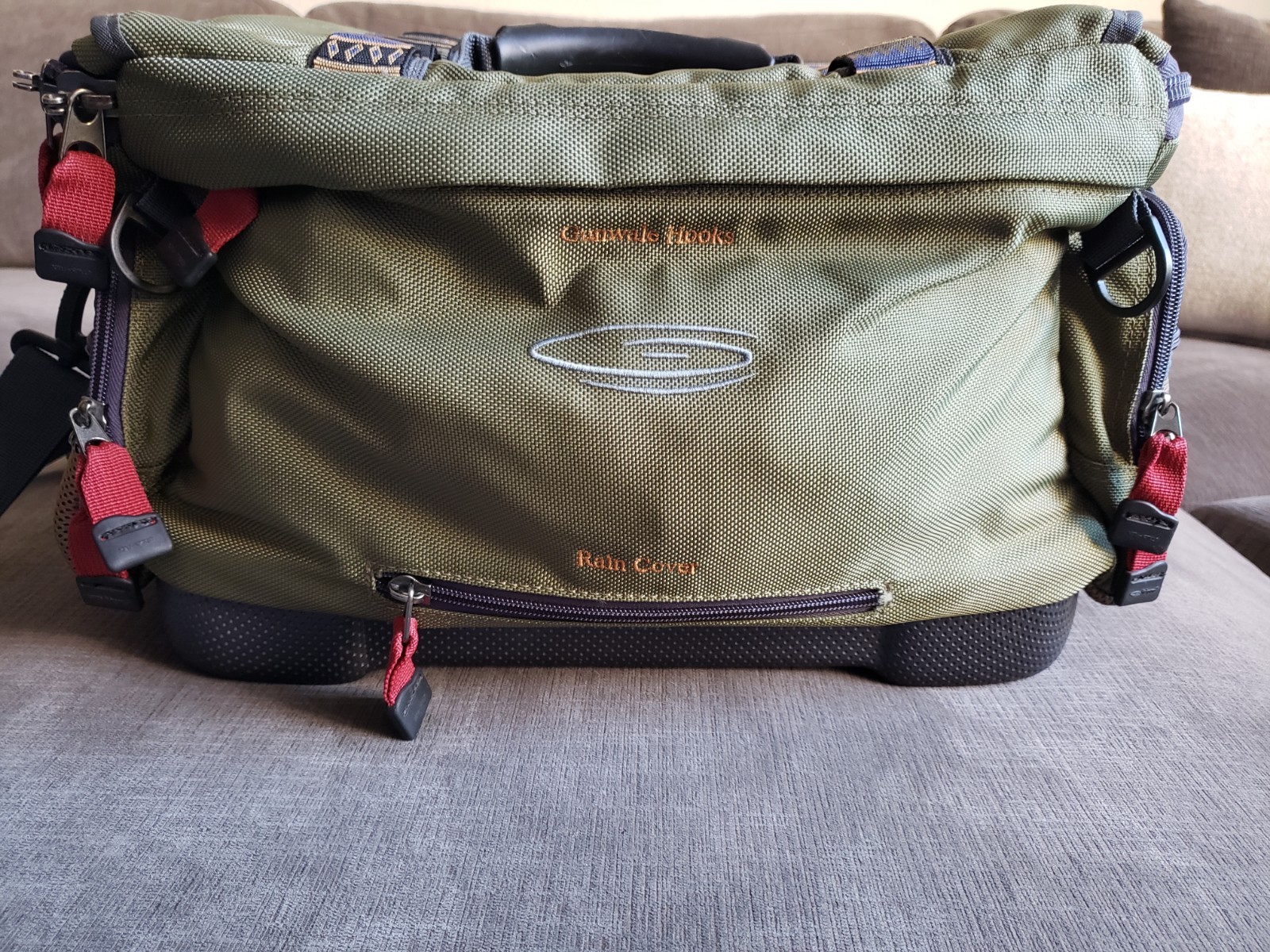 RARE! Fishpond Cloudburst Fly Fishing Olive River Gear Travel Molded Bag GREAT!