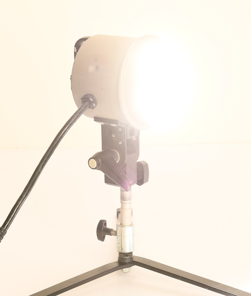 DYNALIGHT 2040 2000 Watt Strobe Head, 16 ' Cord. TESTED!! WORKING!!