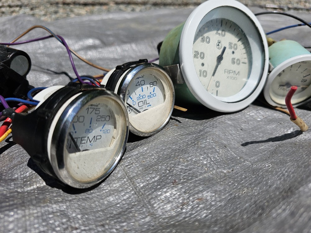 1993 GW Invader BRAVO gauges
