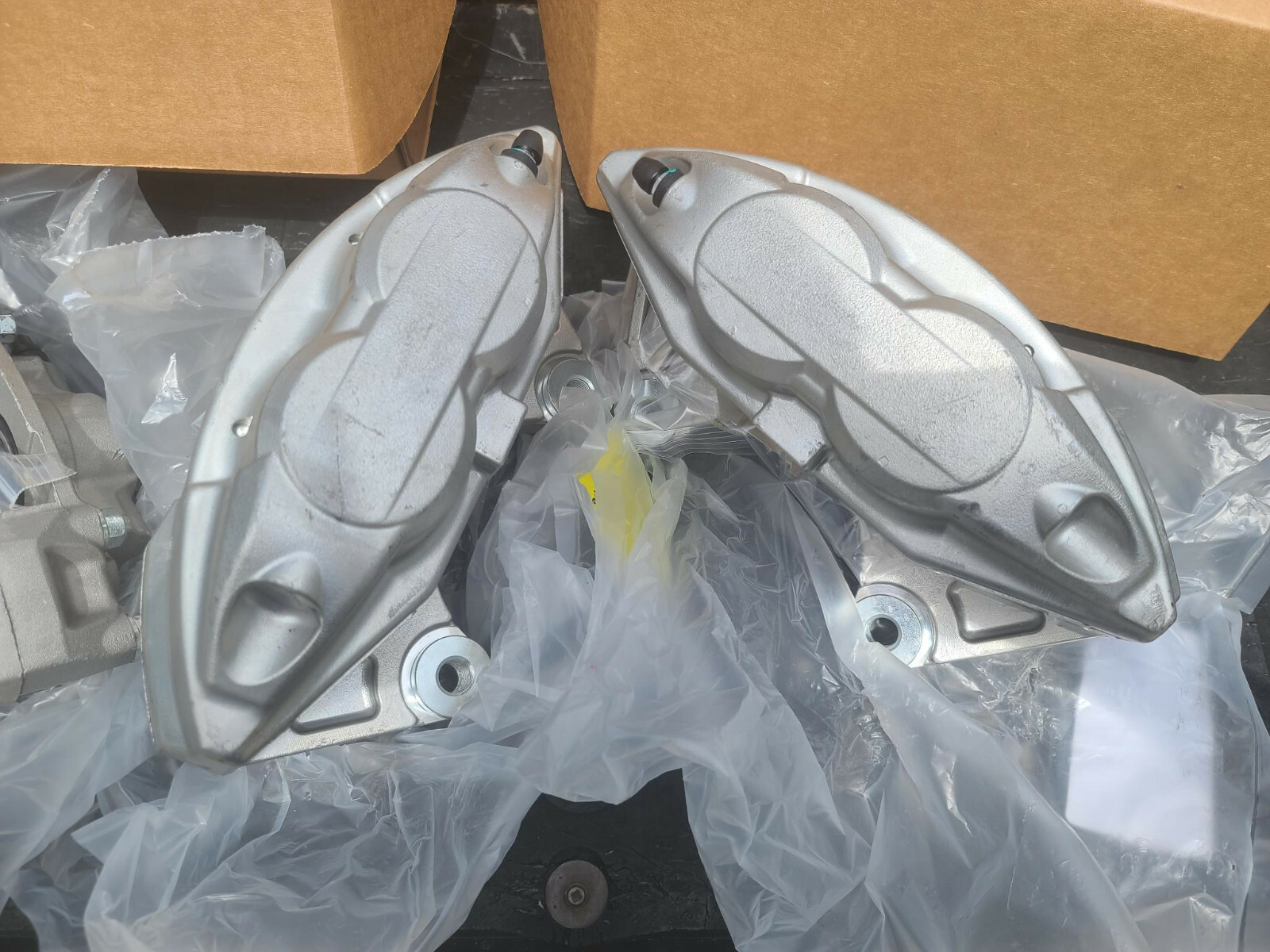 (2) Front 4 Piston Brake Calipers Pair FX50 G37 G37X Q50 09 370Z Plain or Red