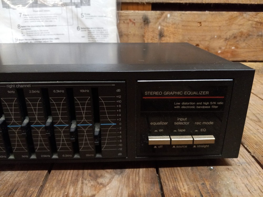 TECHNICS SH-Z500 Stereo Graphic Equalizer Powers on!