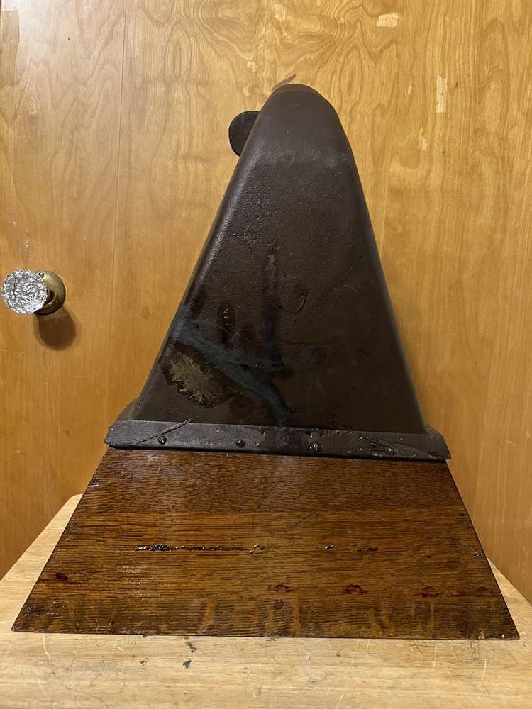 Victrola XI Phonograph Horn