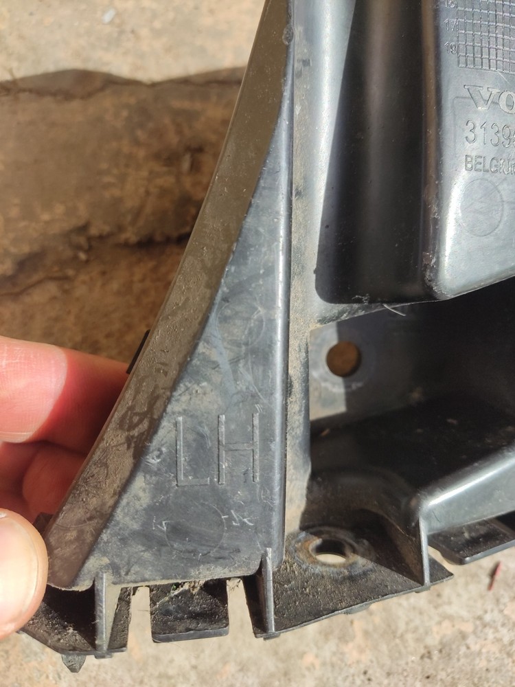 VOLVO V40 2012 FRONT LEFT PASSENGER SIDE BUMPER MOUNT BRACKET 31395101