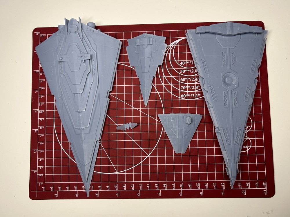 Star Wars First Order Mandator IV class miniature