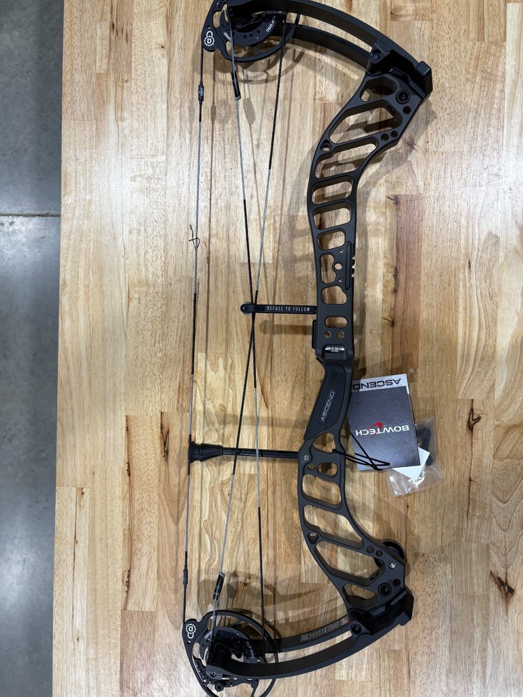 New Bowtech Ascend RH compound bow