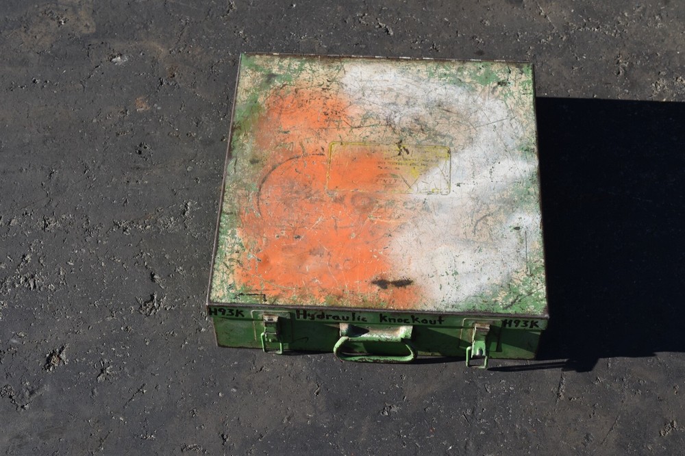 Greenlee 1731 Knockout Punch Driver Kit with 3 die set