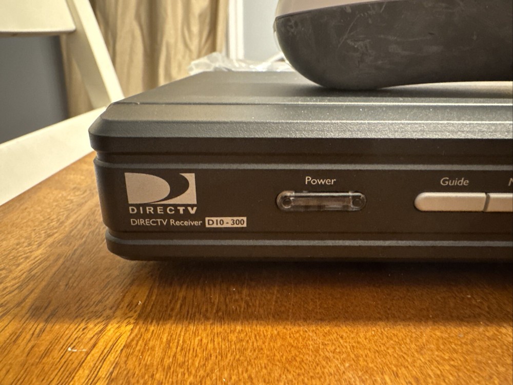 Direct TV Receiver/Remote Model D10-100 Power Cable & Remote Included