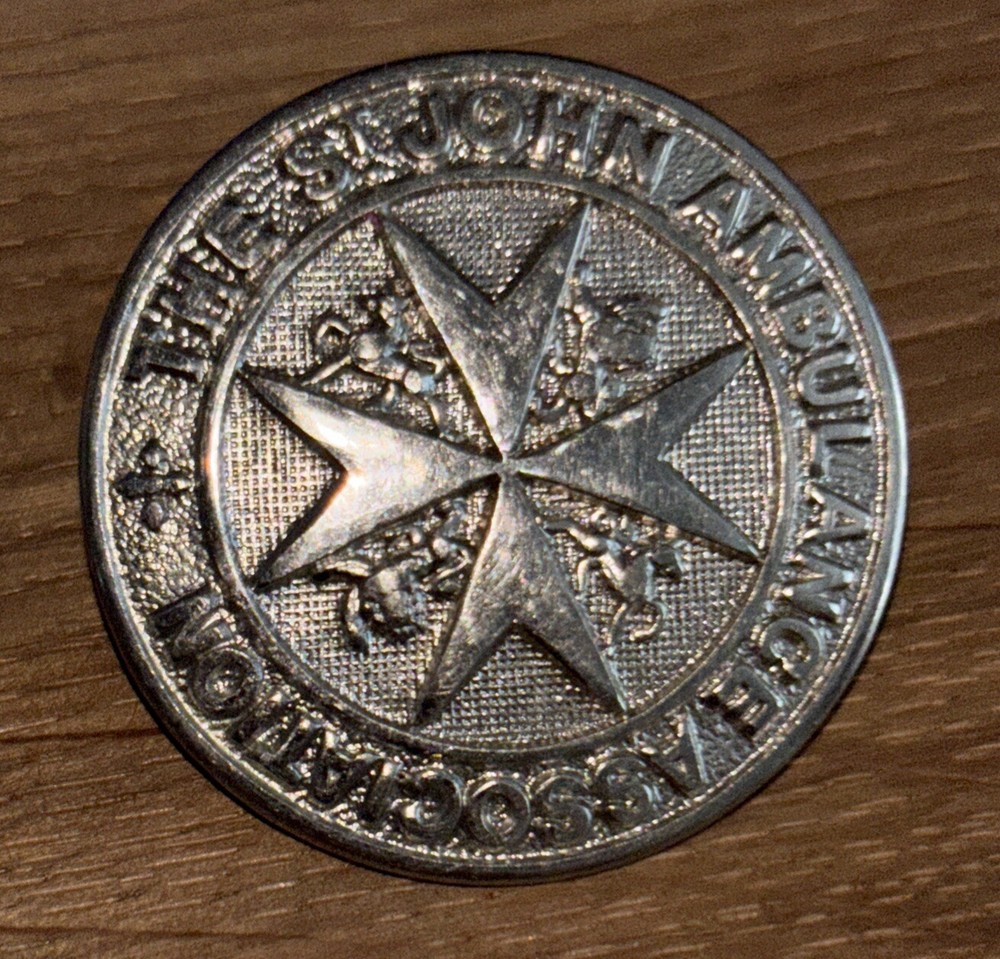 World War 2 St John’s Ambulance Cap Badge