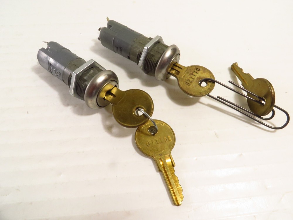 1 NOS Oak Electrical Key Lock Switch SPDT + 1 Used Bundle