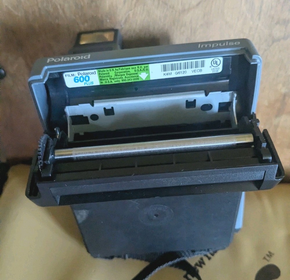 Polaroid📸Impulse 600 Instant Camera – Vintage 1990s W/Strap