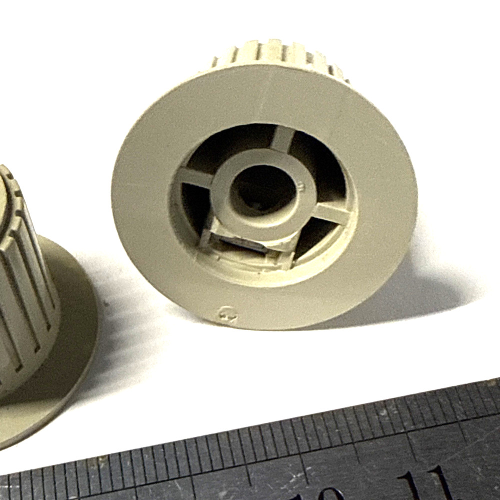 set of 2 Heathkit Knobs OD= 30 mm H= 20 mm