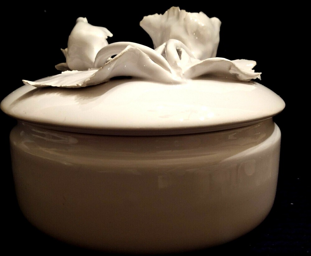 ANTIQUE CERAMIC LAUREL COVERED DISH- ITALY