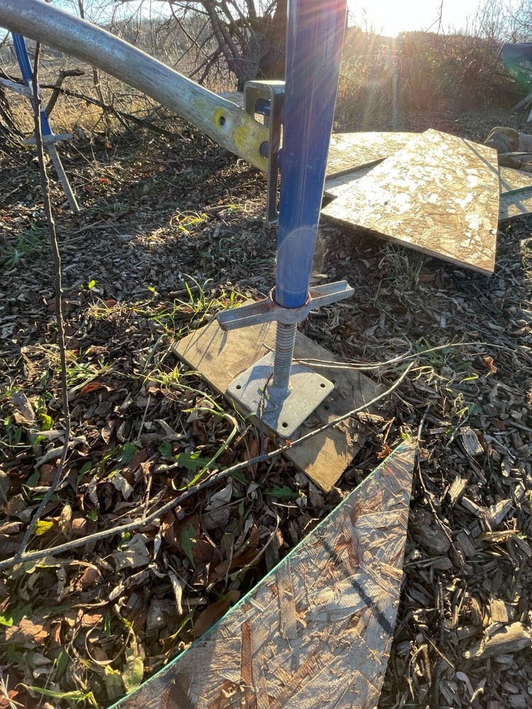 Lightly used blue Mason scaffolding, 7'x 5'