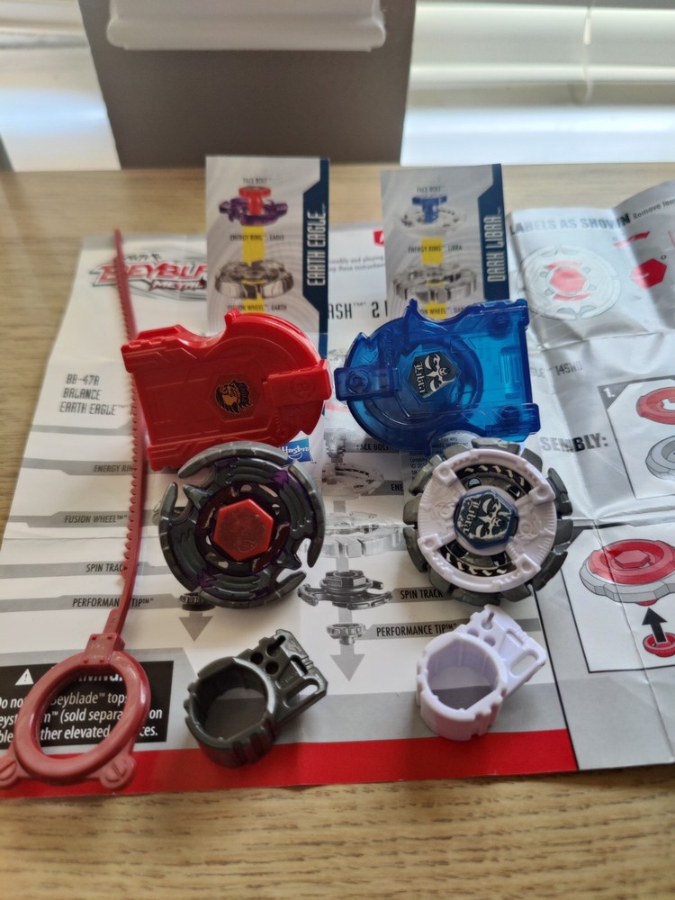 Hasbro Beyblade Metal Wing Smash 2 Pack Earth Eagle Dark Libra