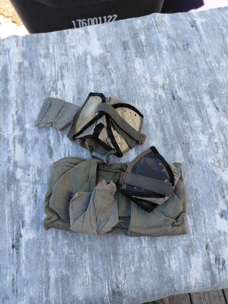 German WW2 Dust Goggles with Cloth Pouch