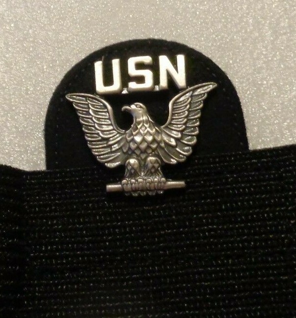 US NAVY INSIGNIA, SERVICE, CAP, WITH BAND AND MOUNT, MALE, 1973