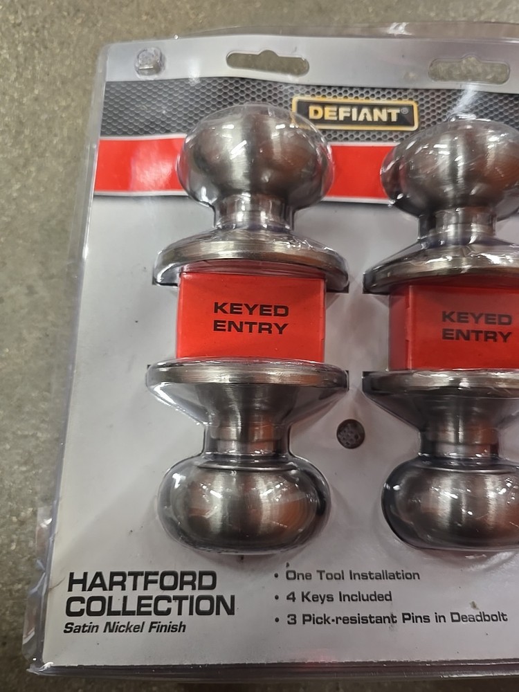 Lot Of 2 Defiant 2 Keyed Entry Door Knobs & 2 Single Deadbolt Locks Combo Set