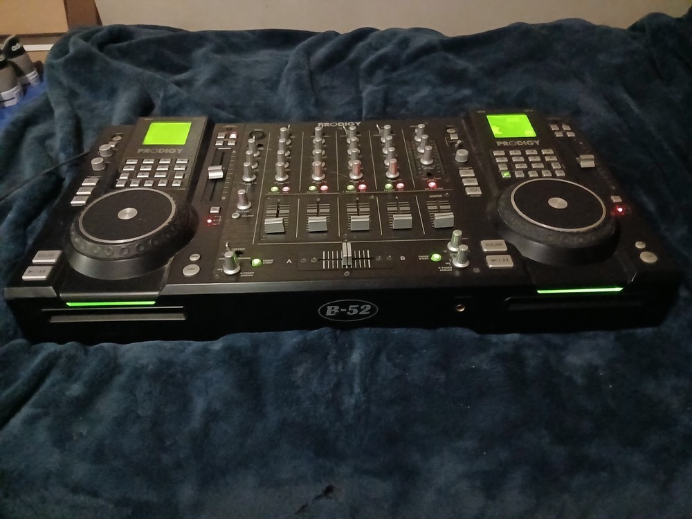 Prodigy FX B-52 4-channel DJ mixer / CD player CD 2 not working !!
