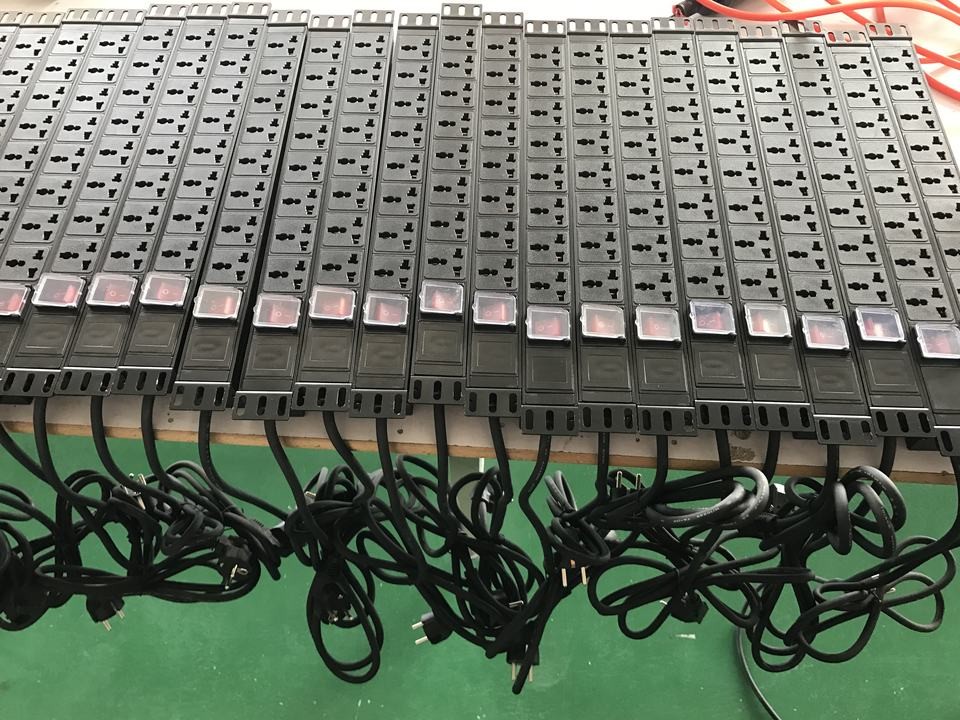 19inch 16 A Power Distribution Unit 6 Way PDU Socket With Switch