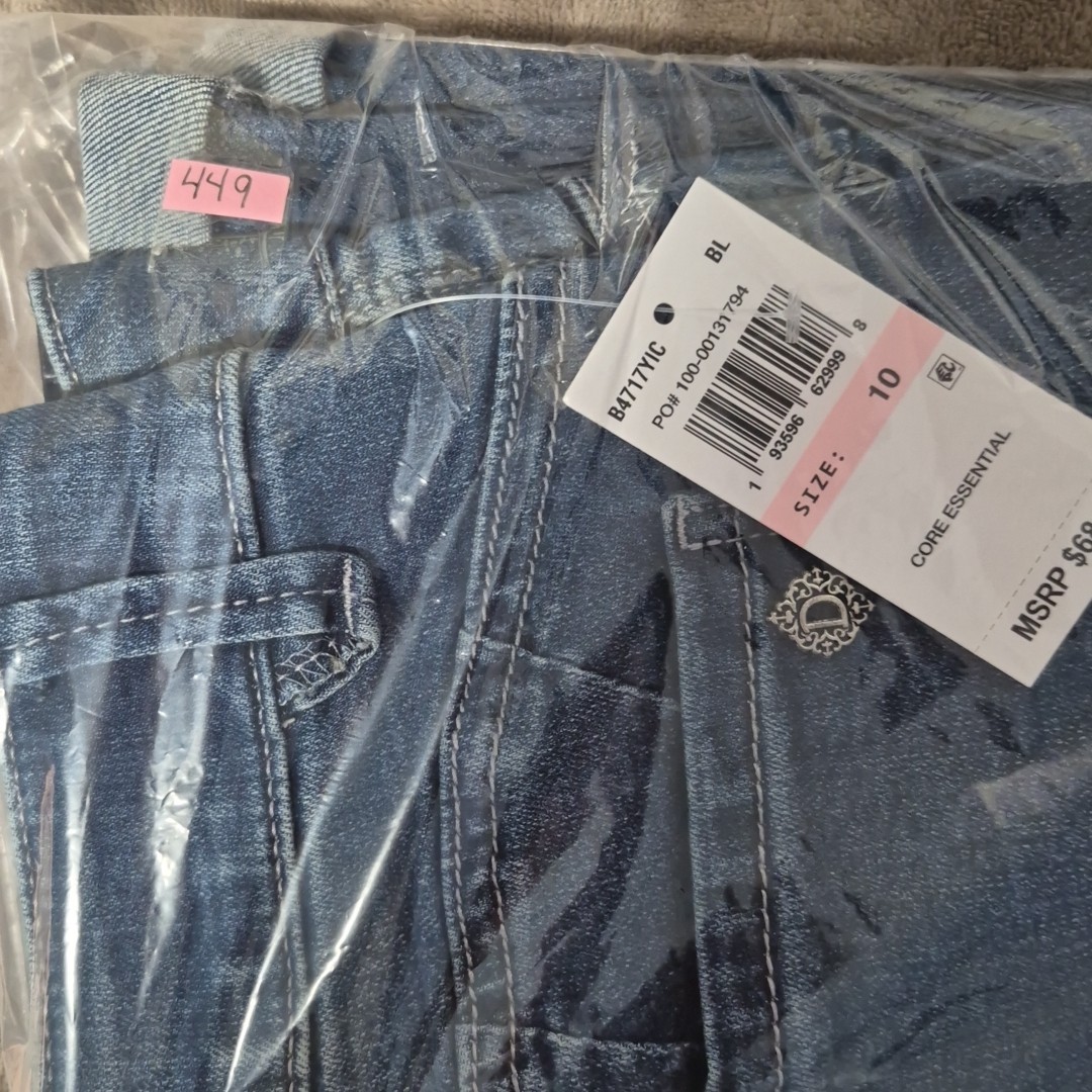 Democracy Shorts Women's Size 10 "Ab"solution Denim Rolled Cuff NWT 7" Inseam