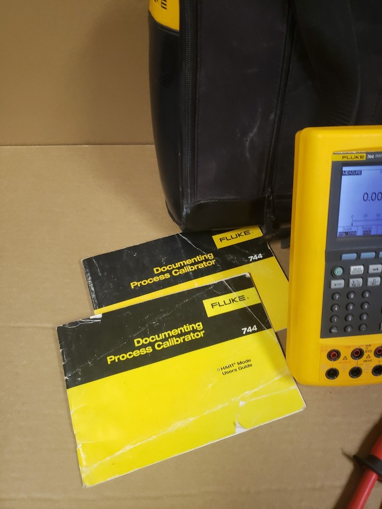 Fluke 744 Documenting Process Calibrator With Accessories. Read Desc.