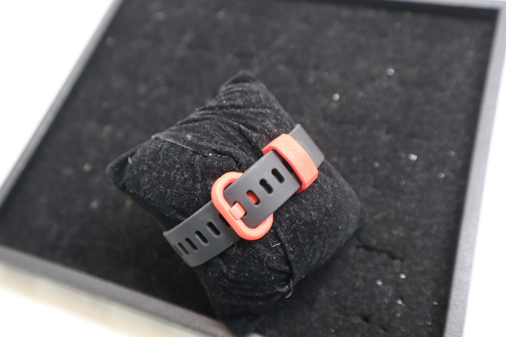 BIGGERFIVE FITNESS TRACKER ***AS-IS*** (NOT WORKING)