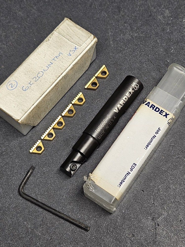 Vardex ½" Indexable Thread Mill & Seven Carbide Inserts TMC-050-220UN Machinist