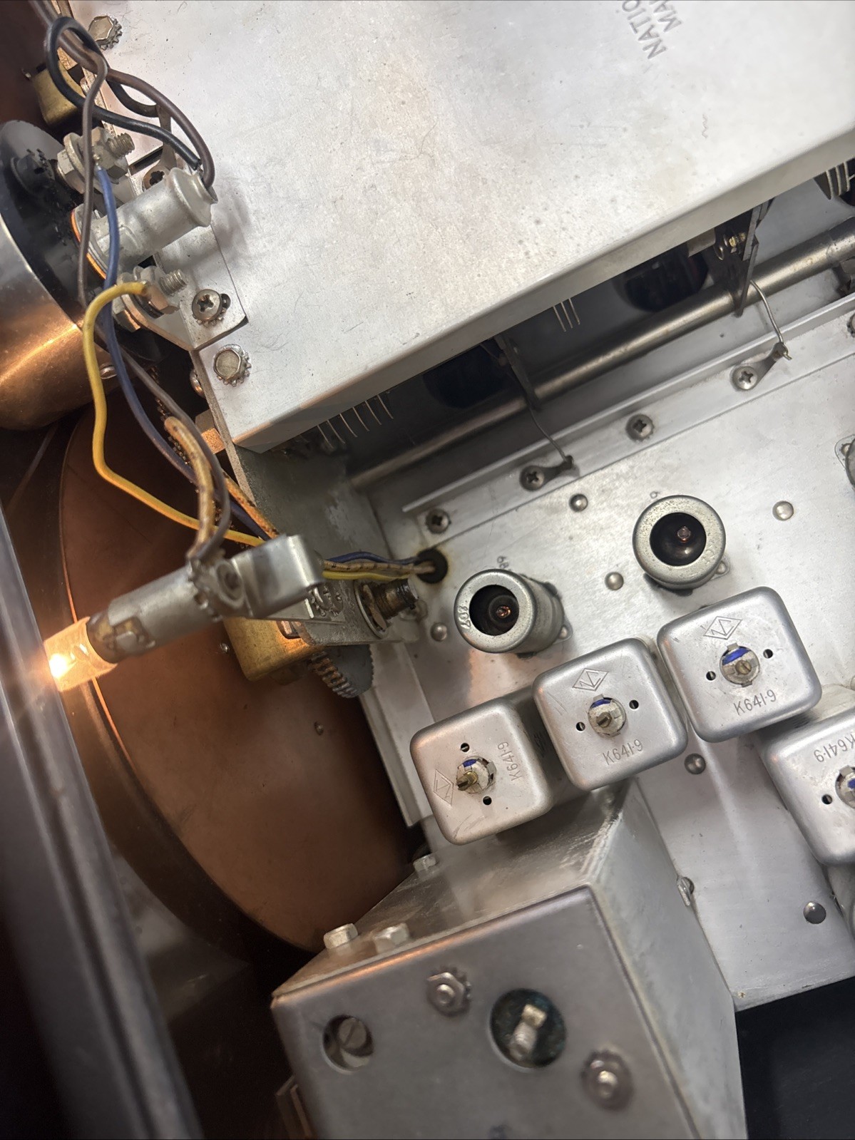 Very Nice National NC-183D Communications Receiver Powers On