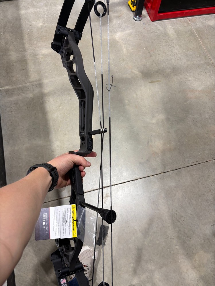 New Bowtech Ascend RH compound bow