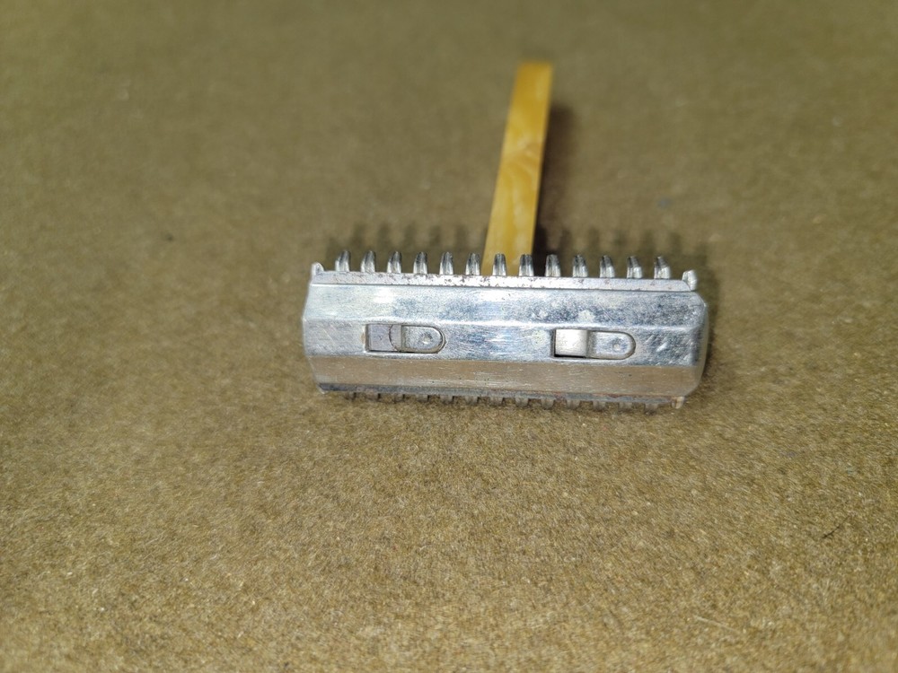 WWII Durham safety Razor with Mother of Pearl Pattern Plastic Handle