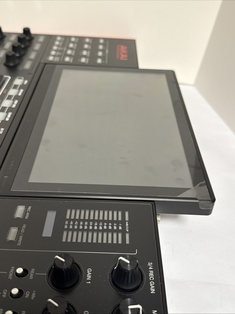 Akai Professional MPCX Standalone Sampler & Sequencer /Read