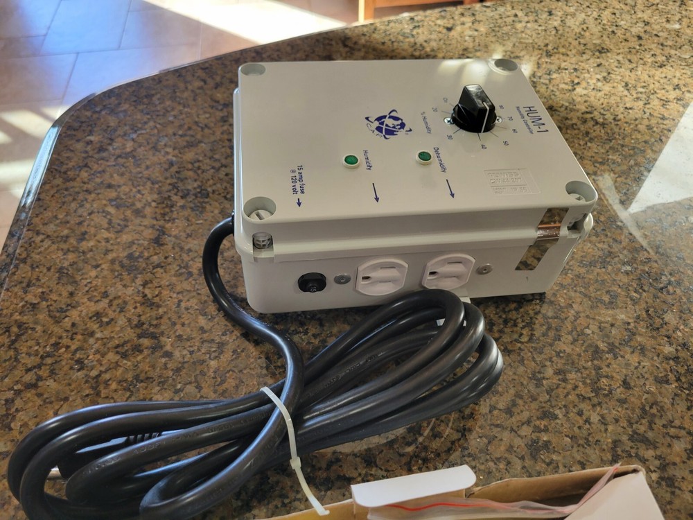 NEW C.A.P HUM-1 Hydroponic Climate Humidity Dehumidifier Controller w/ 2 Outlets