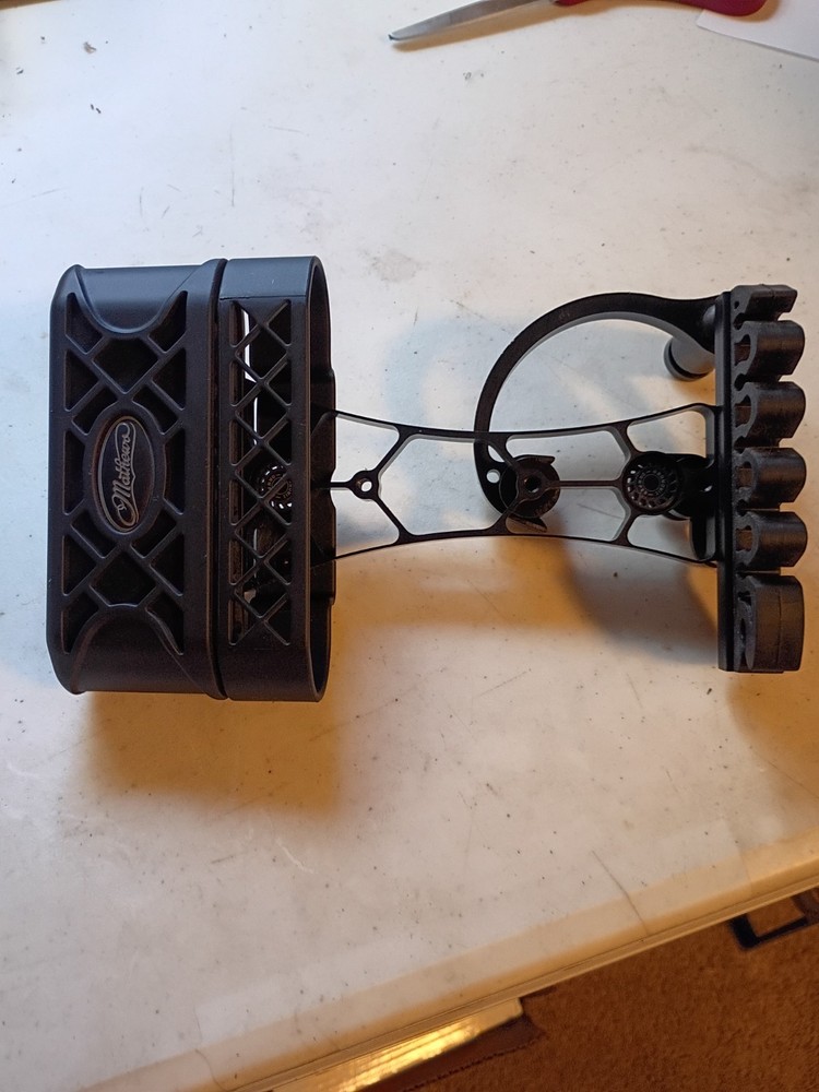 Mathews Arrow Web HD Black 6 Arrow Quiver