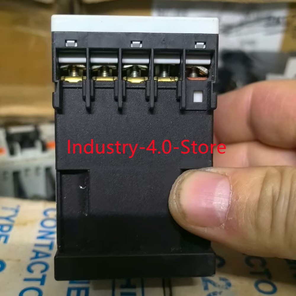 New Siemens 3RT1017-1BB42 Contactor