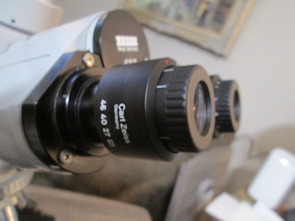 ZEISS 872 E Microscope .. Excellent condition .. Ready to go to work