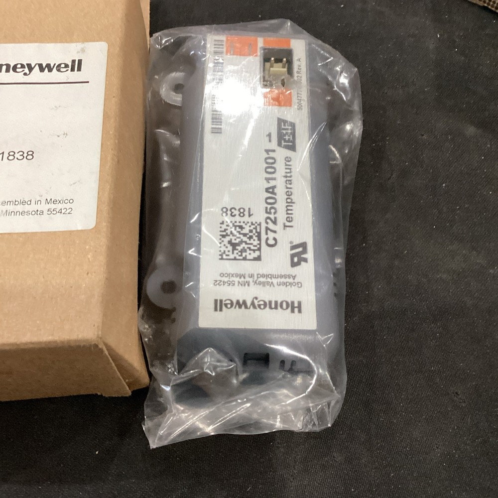 NEW Honeywell C7250A 1001 20k NTC Sensor Date Code 1823