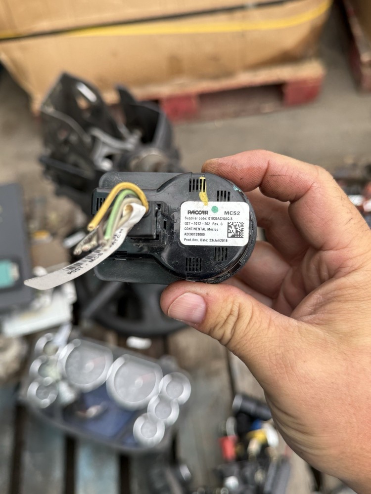 PACCAR MENU CONTROL SWITCH Q27 1012 202