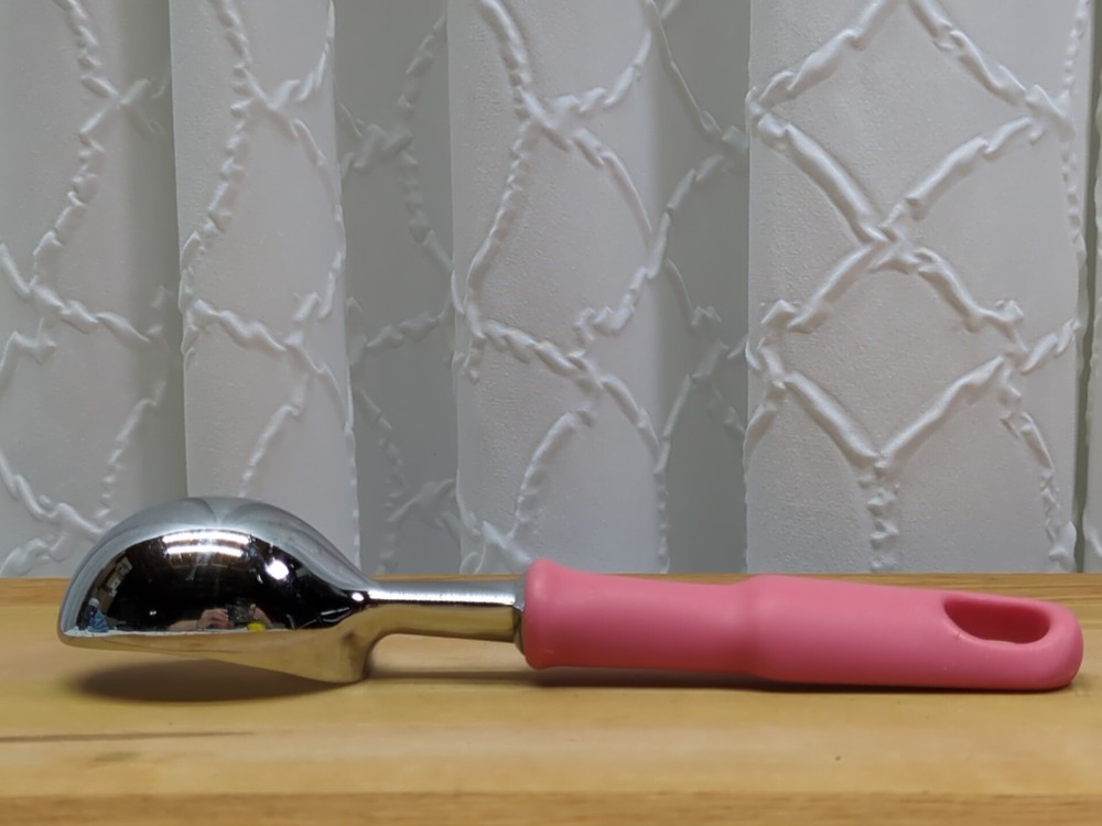 Farberware Ice Cream Scoop Pink Handle 8"