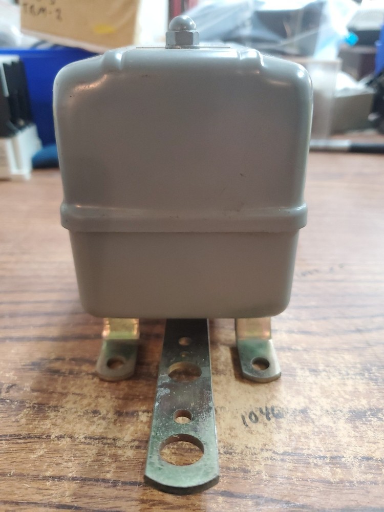 SQUARE D 9036 GG-2 Ser C Liquid Level Float Switch (VR6)