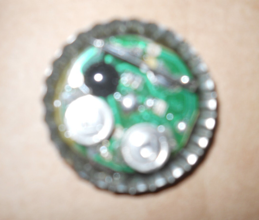 Budweiser Beer Flashing Blinking Light Bottle Cap Button Lapel Pin Back _
