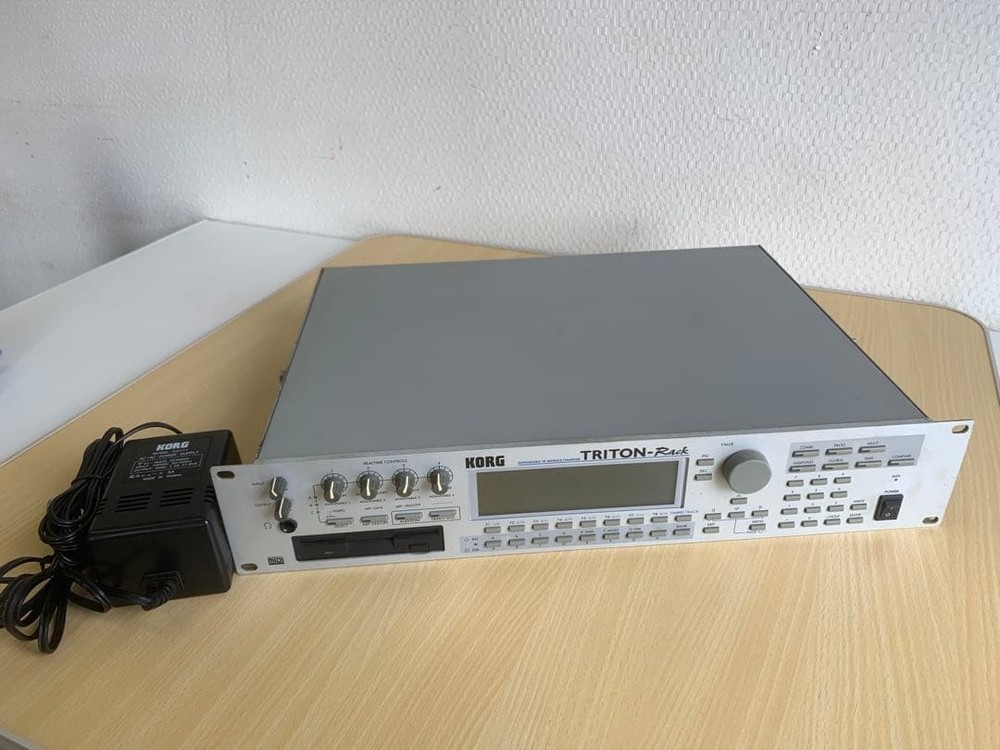 KORG TRITON Rack Synthesizer  Working not tested