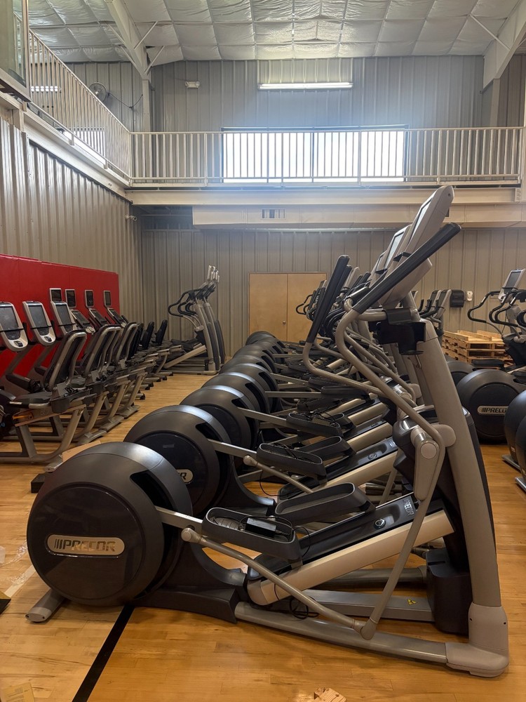 Precor EFX 885 Elliptical Trainer - Moveable Arms