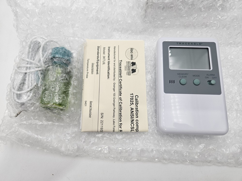 TRACEABLE 4127 Digital Thermometer, ±1°C Temperature 3ktu9