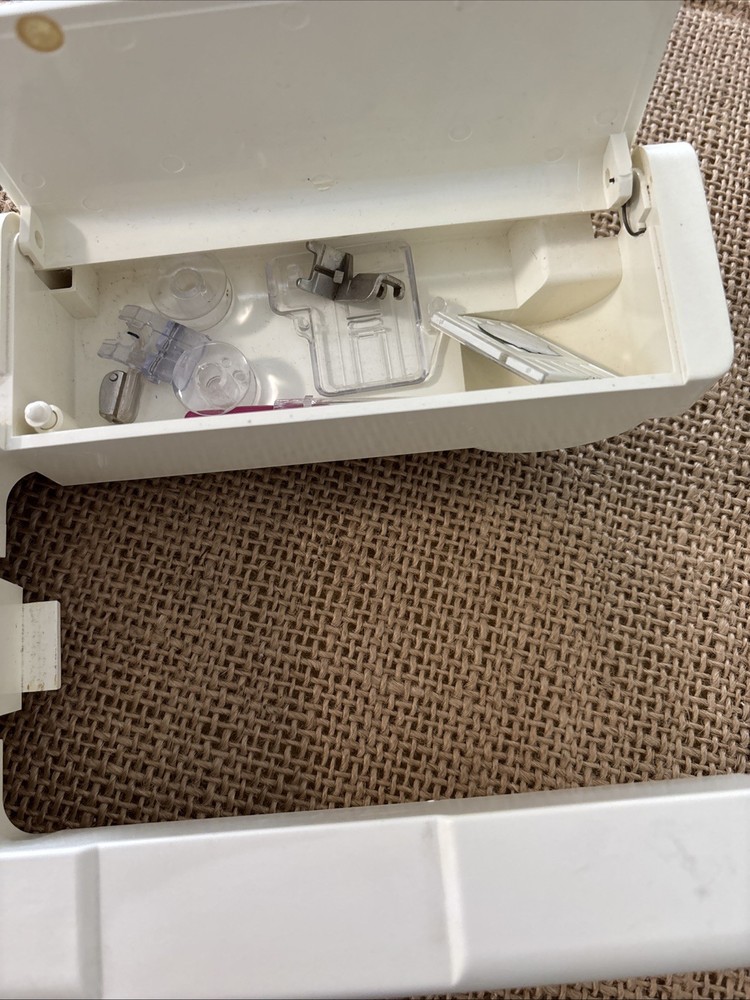 SINGER SM-14C Sewing Machine - Zigzag Free Arm - 17 Functions, Extras Tested