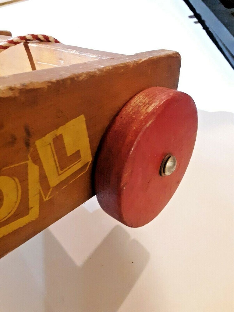 Vintage PLAYSKOOL Wagon Pull Toy with pull rope