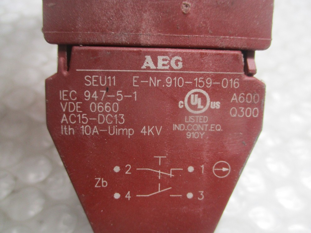 AEG SEU11 PUSHBUTTON RED UNMP