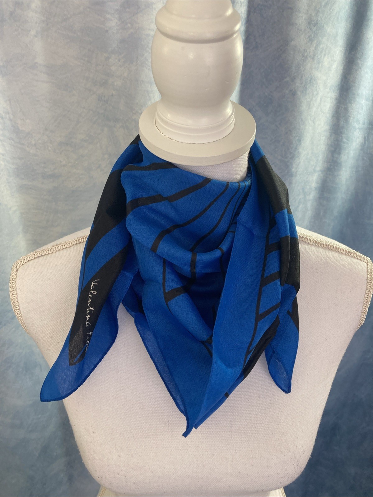 Vintage 1970s Valentina Fiore Women’s Scarf Black & Blue Geometric Design Square