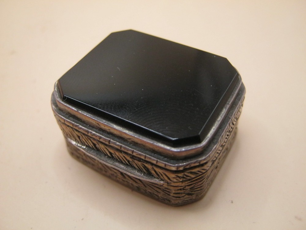 Vintage Eastern Solid Silver Box Set With A Faceted Black Onyx Stone