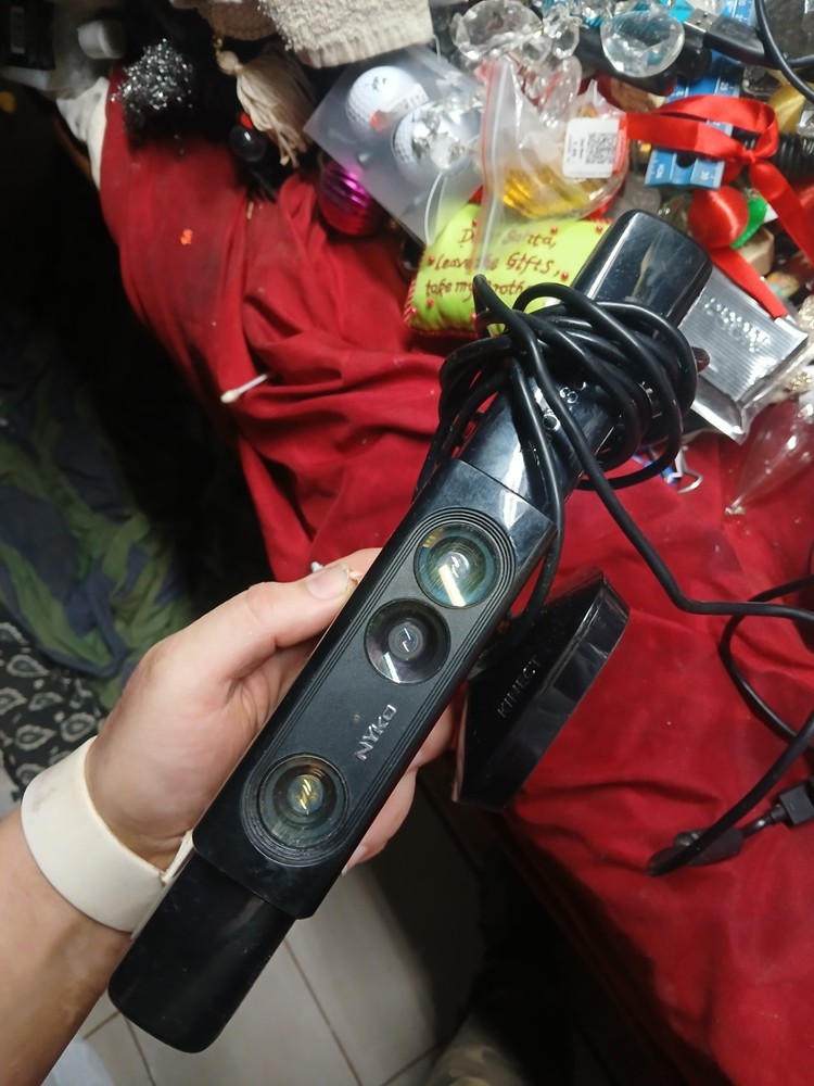 Microsoft Xbox 360 Kinect Sensor Bar, often found equipped Nyko Zoom Sensor