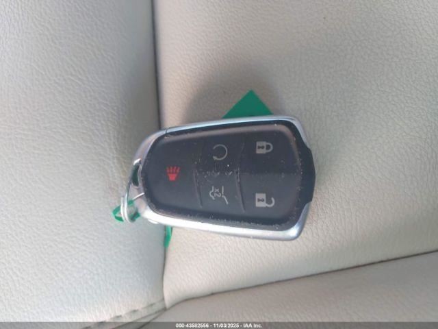 XT5 2018 Glove Box 4921667